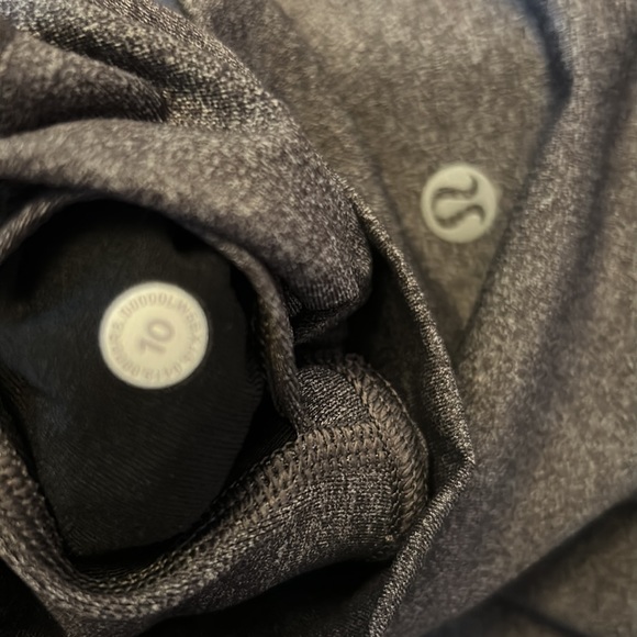 Lululemon leggings in gray, size 10 - Picture 4 of 4